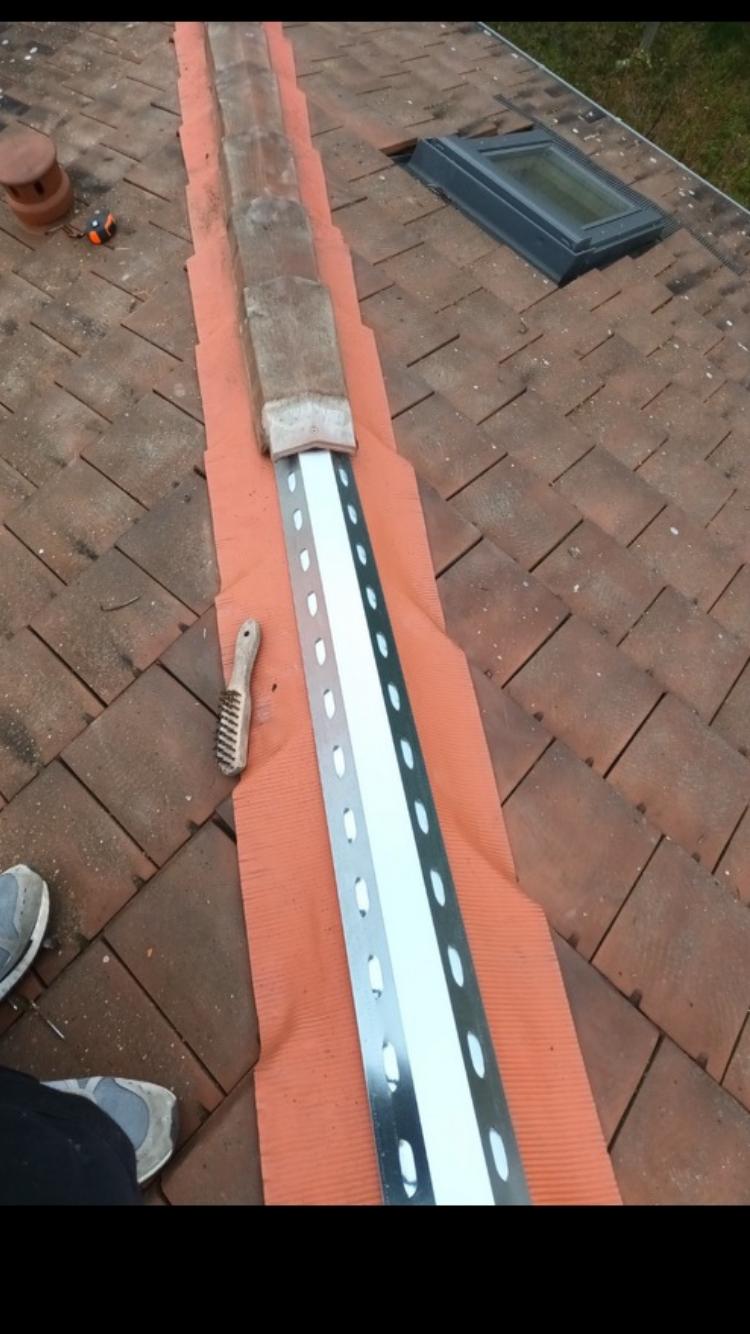 Réparation et remplacement de tuiles cassées à Bezons (95870) par RV Couvreur dans le Val-d’Oise (95)