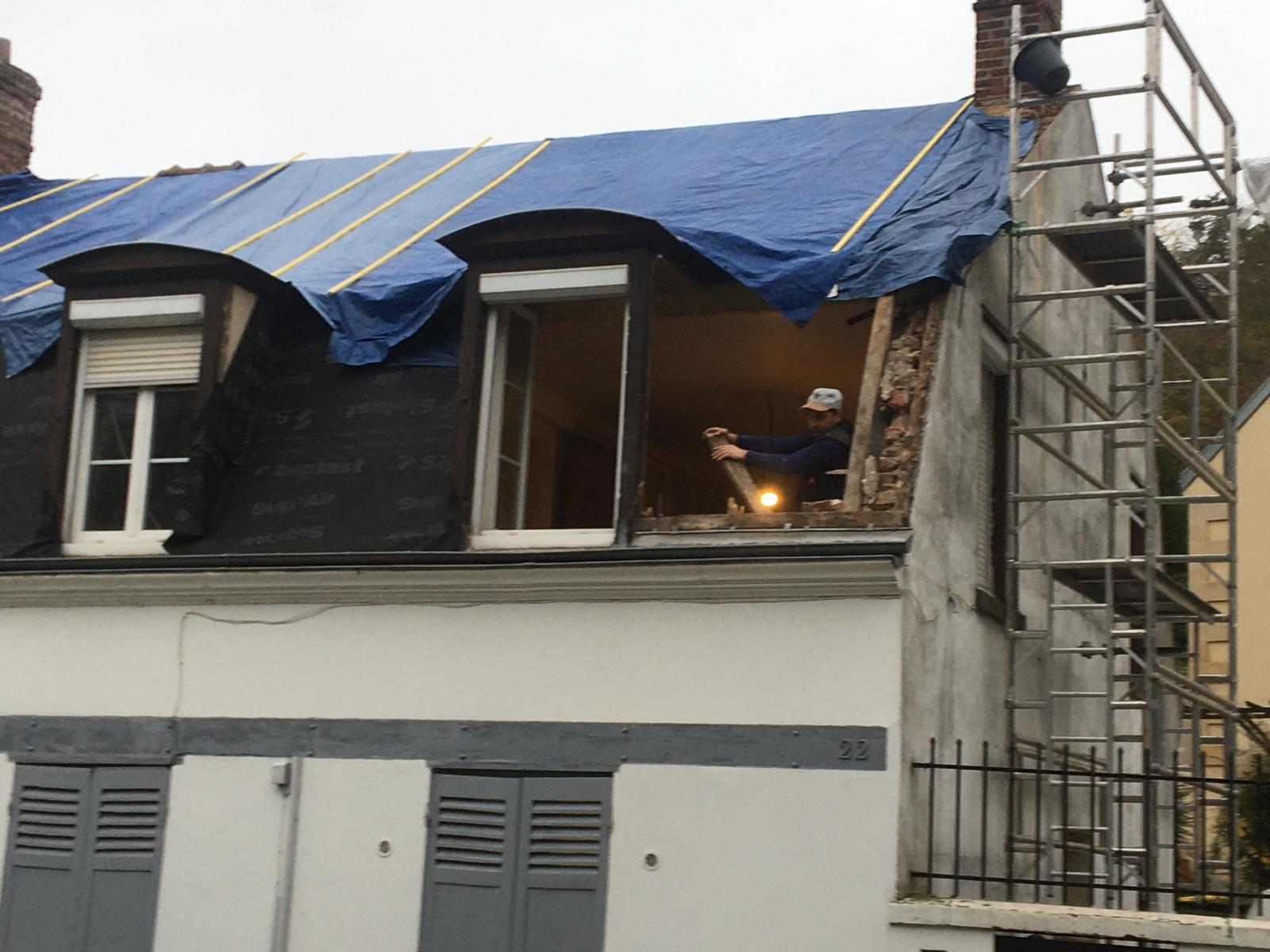 Réparation et remplacement de tuiles cassées à Bezons 95870 Val-d’Oise 95