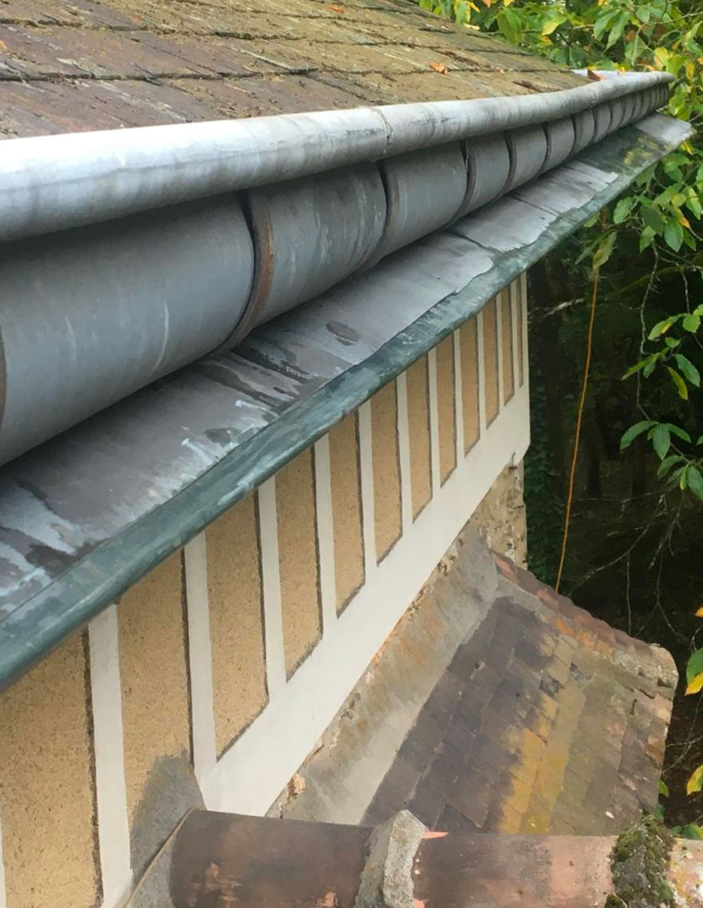 Pose et réparation de gouttière à Bezons (95870) dans le Val d'Oise (95)